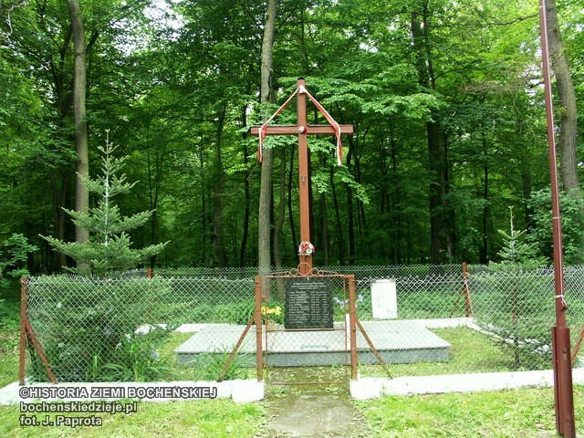 Mogiła-pomnik upamiętniająca pacyfikację Ispiny