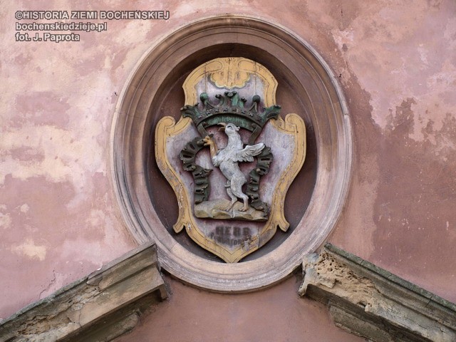 Herb Gryf na ścianie klasztoru benedyktynek w Staniątkach