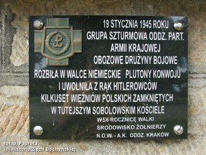 pamiątkowa tablica na dzwonnicy w Sobolowie
