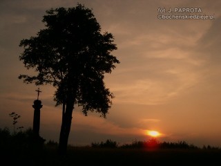Zachód słońca nad kolumną na Lipczonce