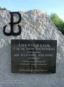 Obelisk w Łapczycy upamiętniający ppłk. Więcka i żołnierzy bocheńskiego obwodu AK