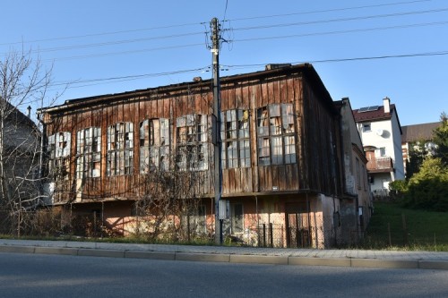 Po dawnej fabryce H. Muznera w Kolanowie  pozostał jeden z budynków przy ul. Brodzińskiego
