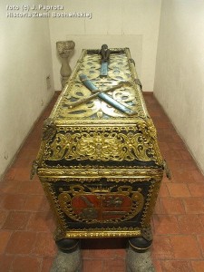 Sarkofag fundatora klasztoru woj. Stanisława Lubomirskiego znajduje się obecnie w kaplicy zamkowej